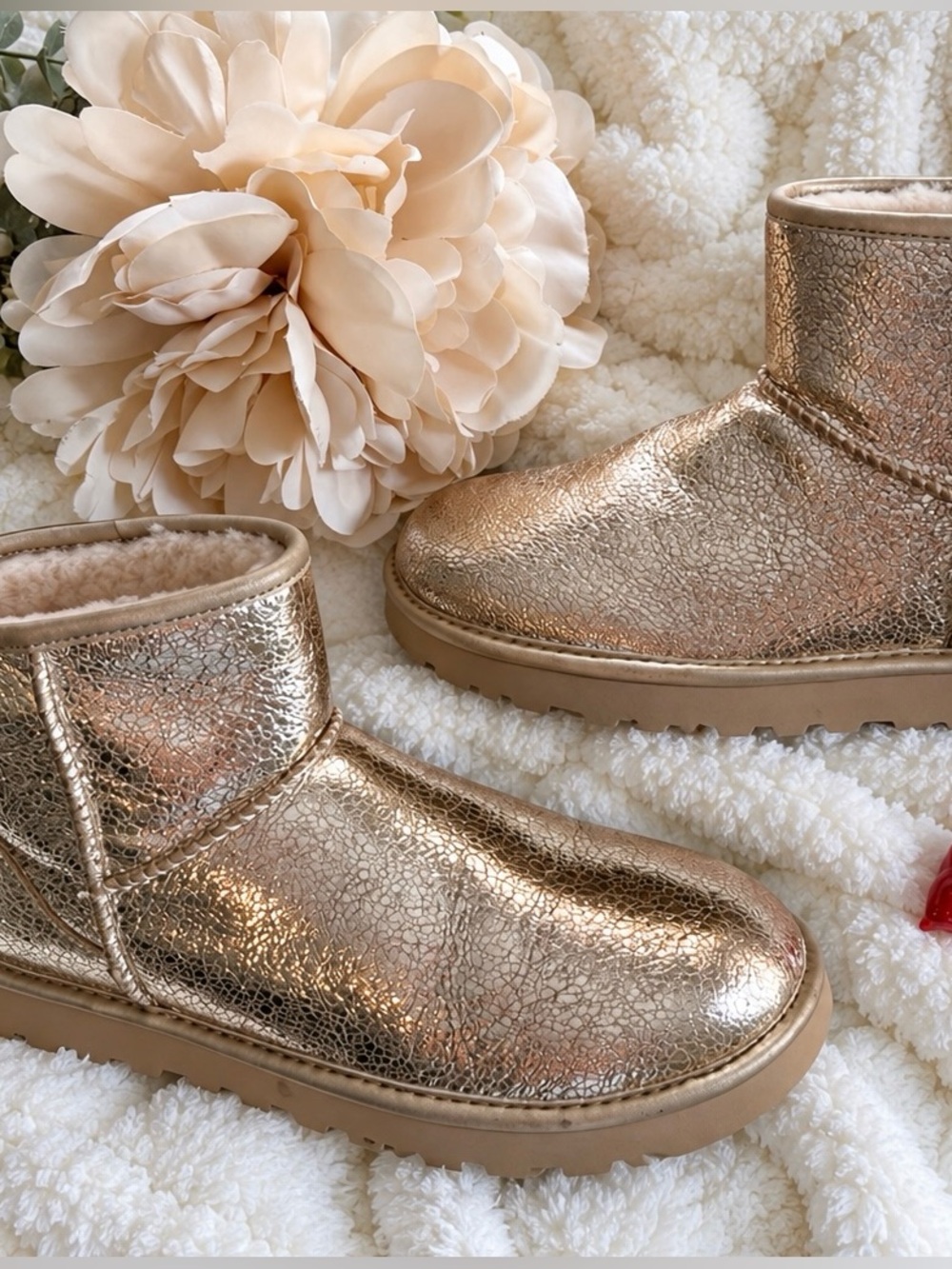 UGG Classic Mini Metallic Sparkle Soft Gold Leather Boots Women’s 7 🎥